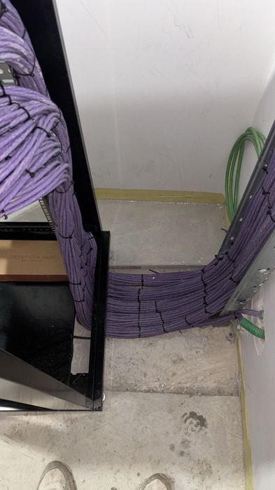 Serviços de Telecomunicações (Fibra Ótica, cabos coaxiais e rede) Câmeras de segurança