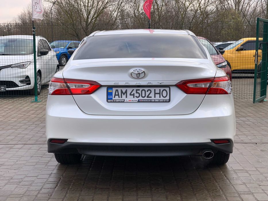 Toyota Camry 2019