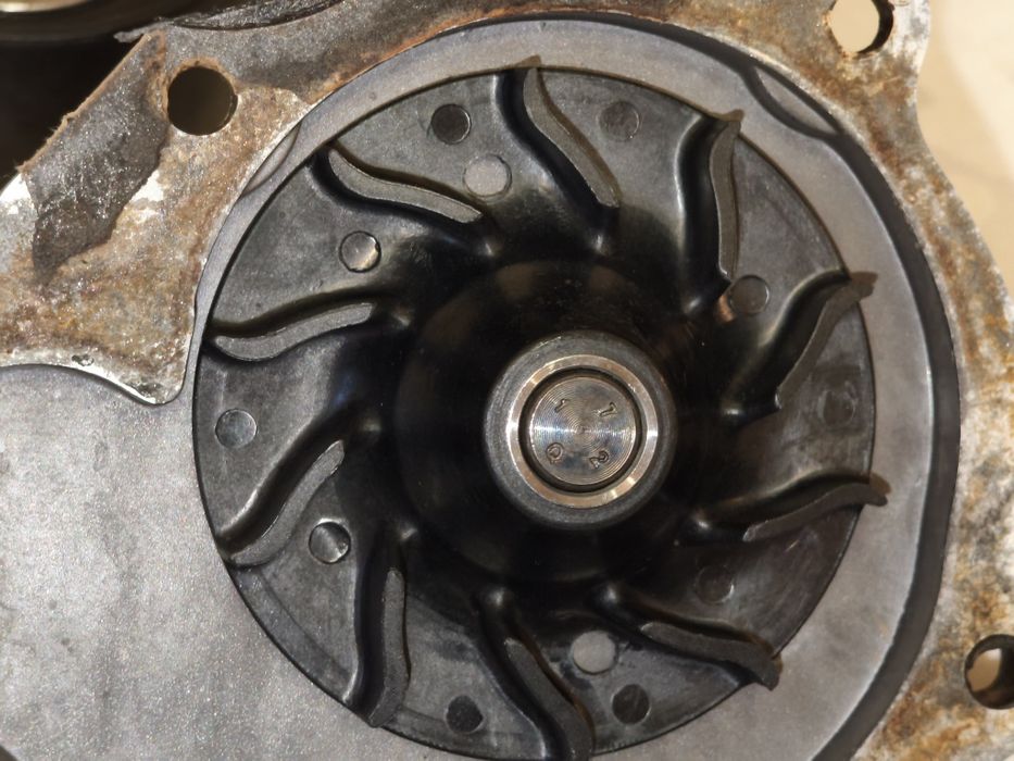 Помпа renault scenic grand 2 2.0 F4R