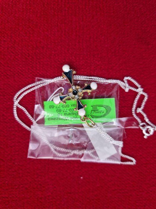 Wisiorek Krzyż z łańcuszkiem