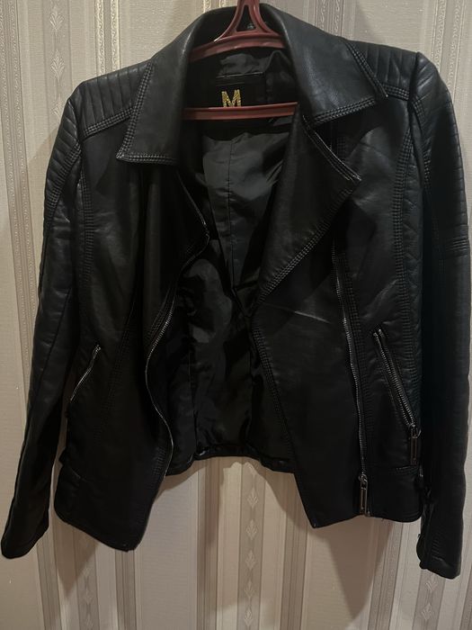 Шкіряна жіноча куртка