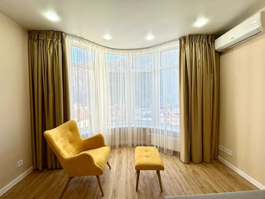 Продається стильна видова 2к. квартира в самому серці Яремче!