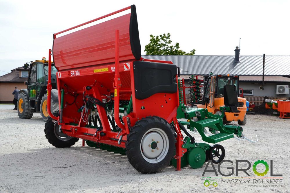 Siewnik zbożowy dwutalerzowy Agromasz SR301 komputer AM plus