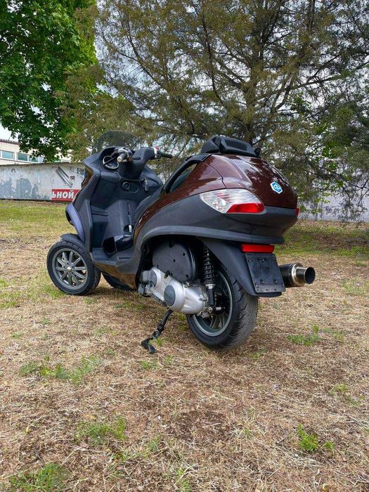 Трицикл PIAGGIO MP3 250RL