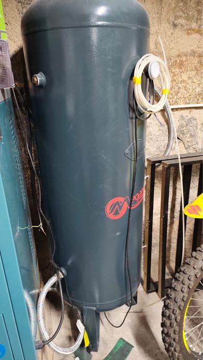 Compressor Insonorizado c/deposito 27l