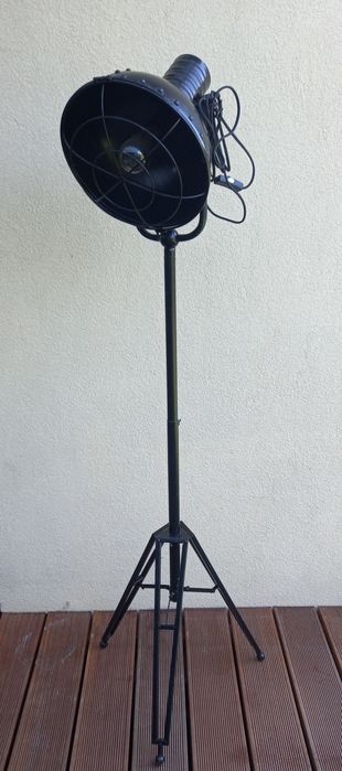Lampa Loft indriustal. Czarna trójnóg
