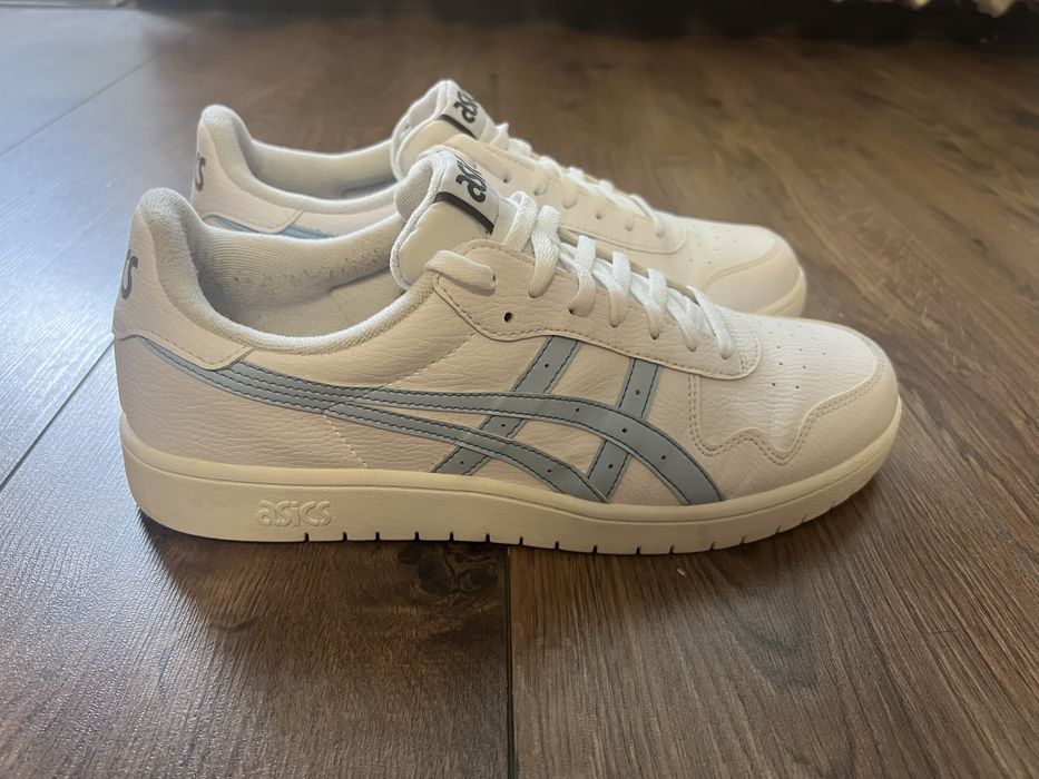 Продам кросівки Asics