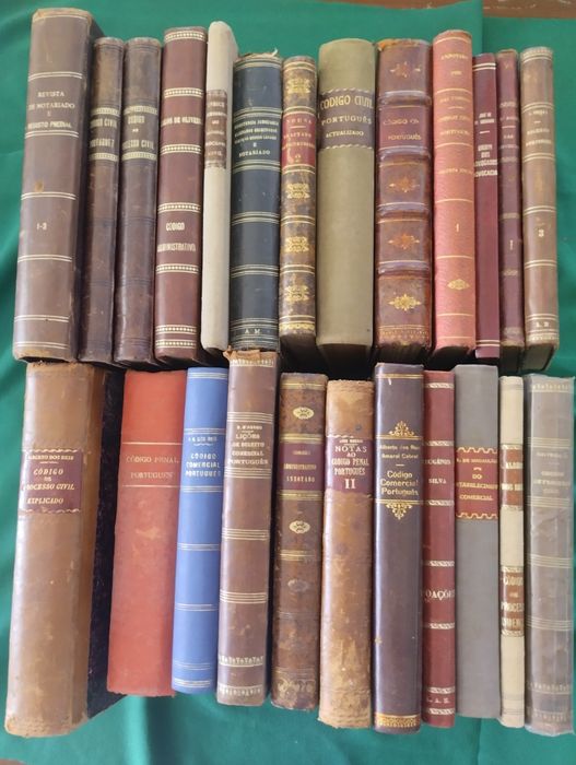 Vários livros de Direito