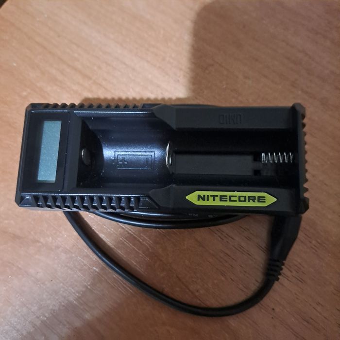 Зарядний пристрій Nitecore UM10