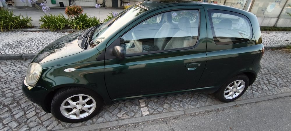 Toyota Yaris ano1999 gasolina