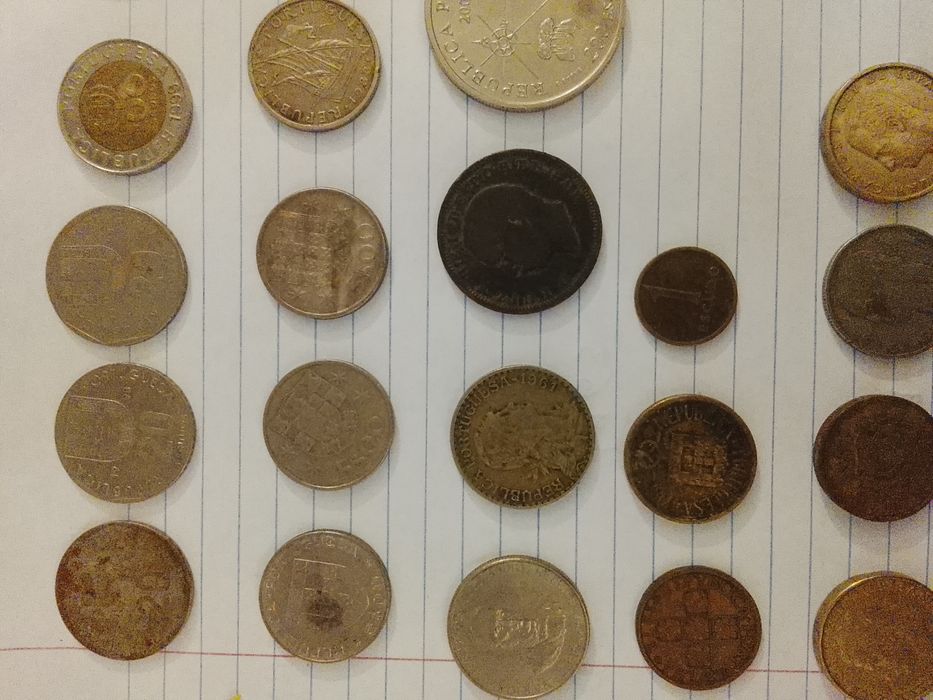 Várias moedas de coleção