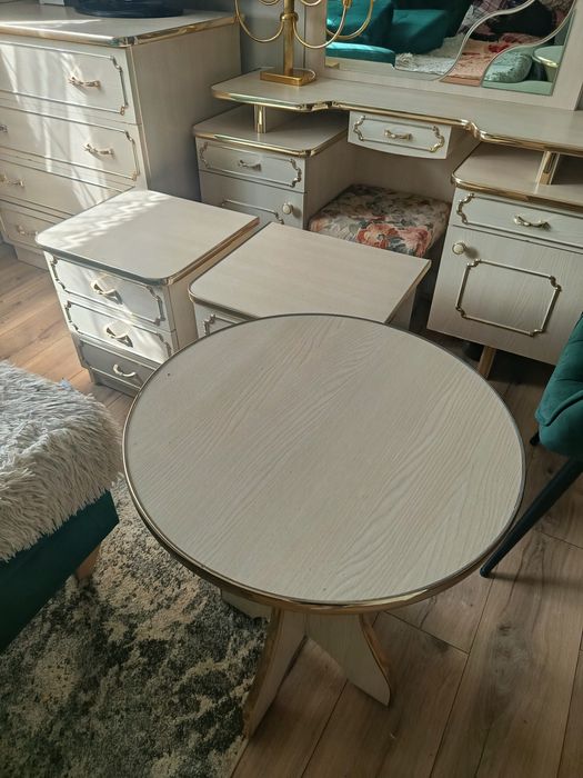 Toaletka, stolik, dwie szafeczki ,komoda gratis