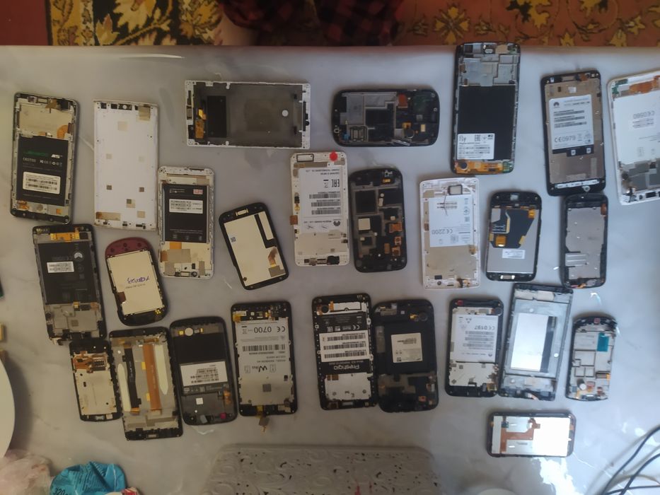 Дисплеи с телефона и планшеты  одним лотом