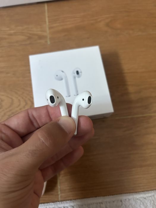 Apple Airpods 2019