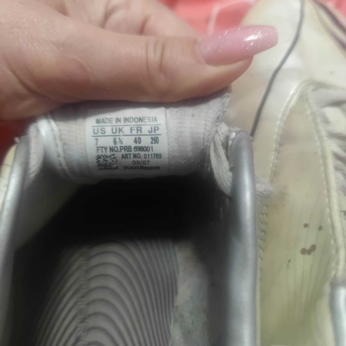 Продам футбольные бутсы