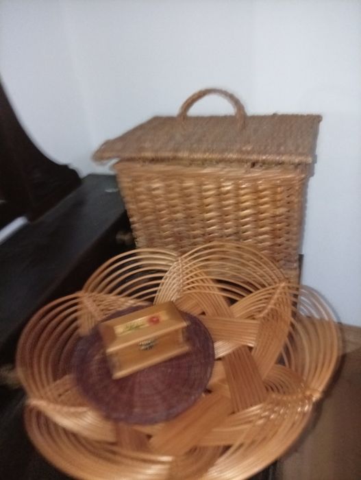 Conjunto de cestas feitas a mão.