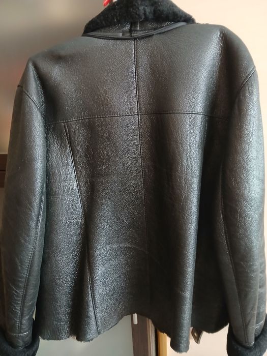 Куртка шкіряна на натуральній цегейці.