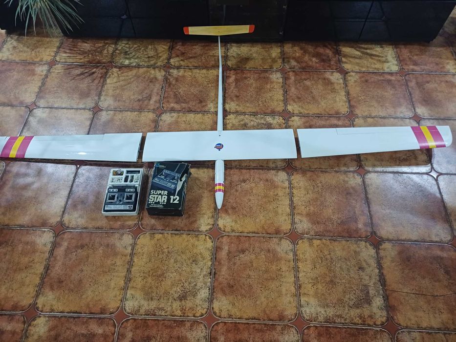 Model RC zdalnie sterowany, szybowiec.