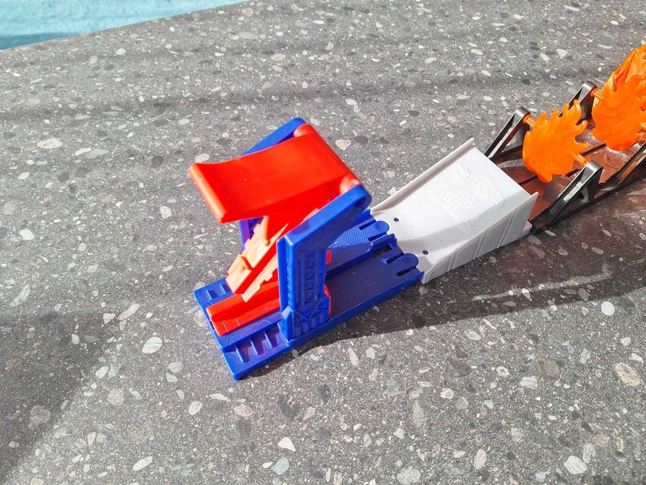 tor hot wheels brak aut w zestawie