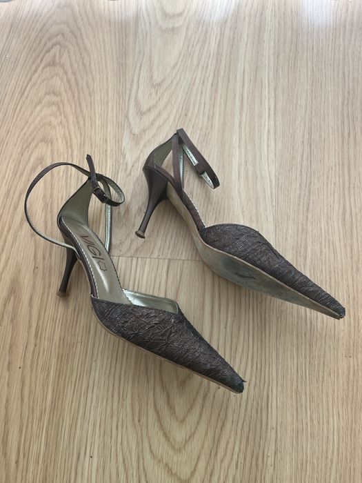 Sapato com tira no tornozelo, N.36