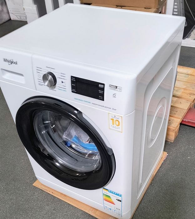Продам новую стиральную машину Whirlpool FFB 9448 BV