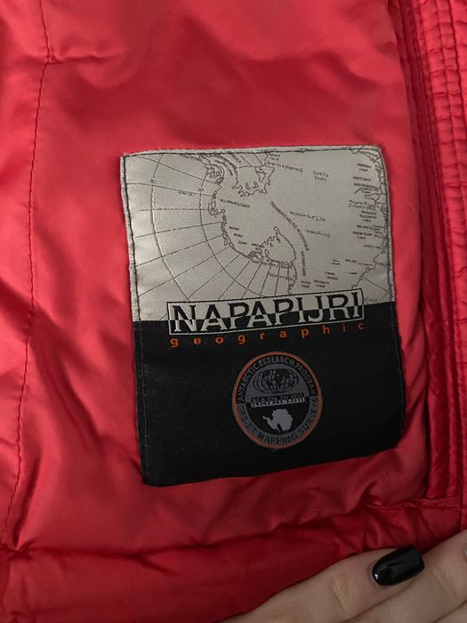 czerwona kurtka puchowa Napapijri