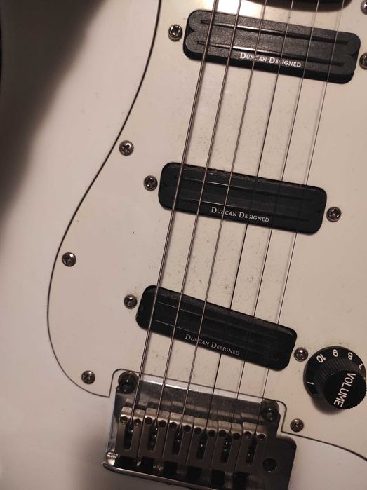 Squier Deluxe Stratocaster Hot Rails