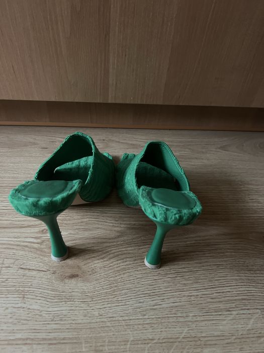 шльопанці на каблуку