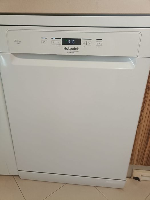 Maquina de loiça Hotpoint Ariston como nova