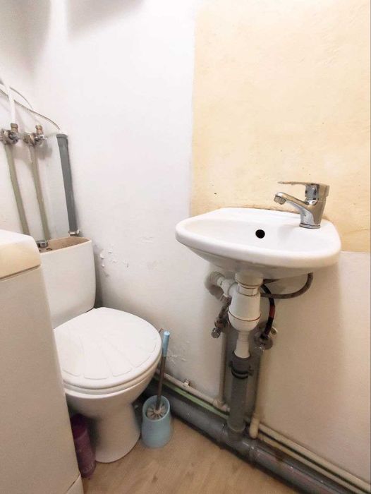 Продам окрему кімнату в гуртожитку з меблями