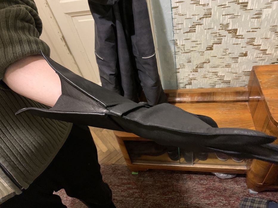 Женские кожаные перчатки длинные