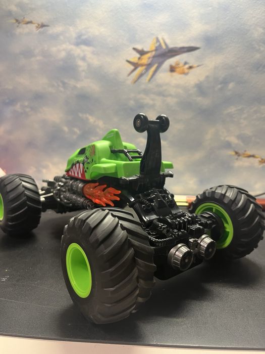 Машинка на радио управление