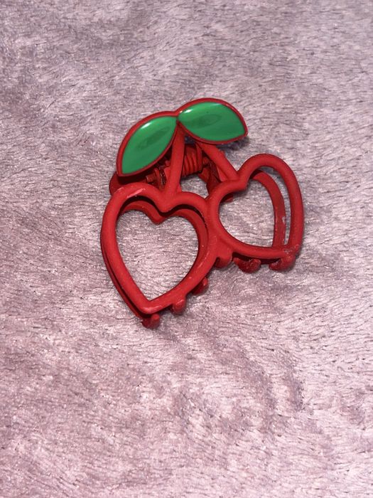 Metalowa spinka klamra wisienka