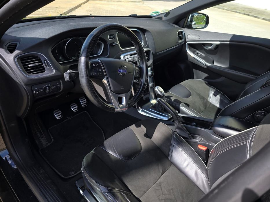 Volvo V40 D2 R-design
