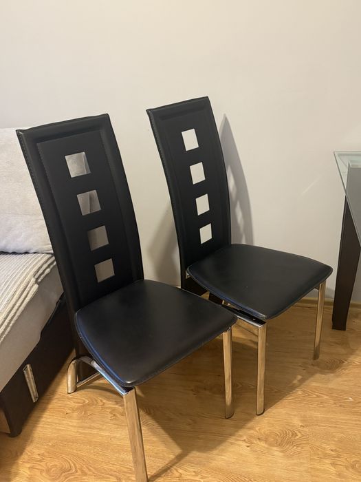 Czarne krzesla skórzane - 2 sztuki
