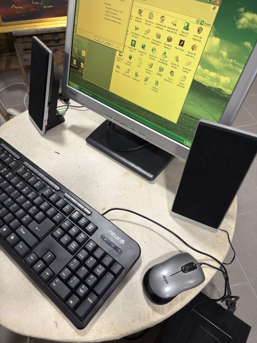 Computador Eurosys | Windows XP instalado.