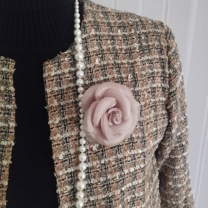 Blazer tweed com camelia