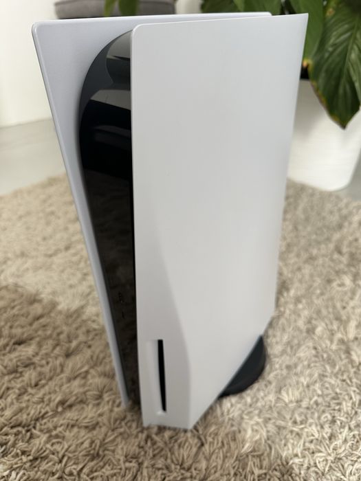 Playstation 5 + 3 диска в комплекті