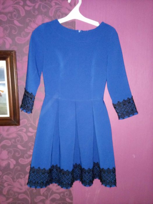 Нарядное платье с кружевом