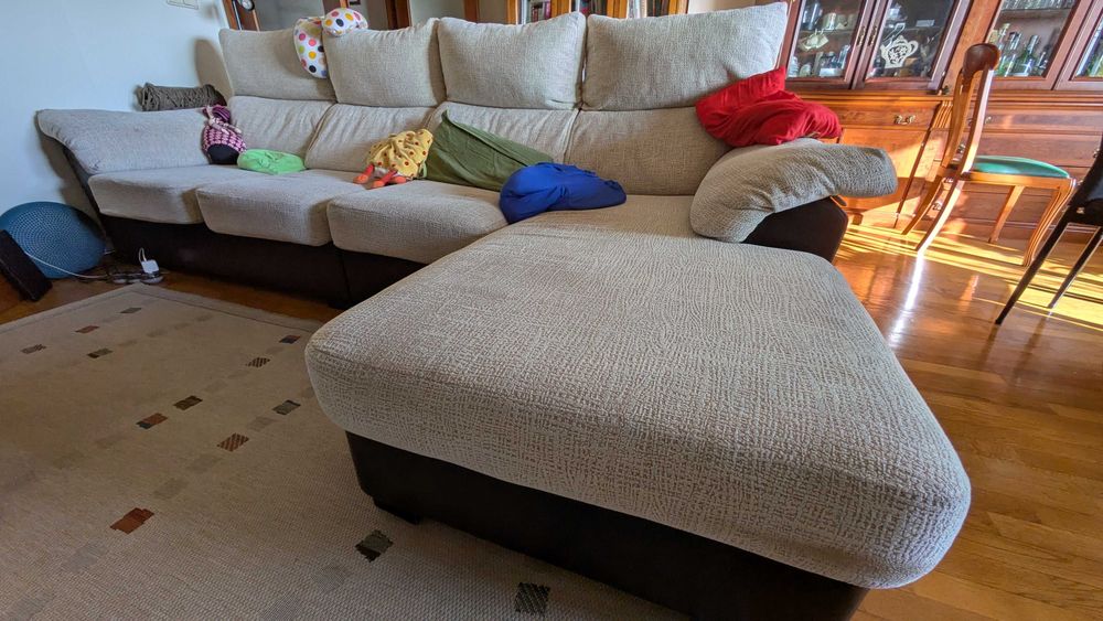 Sofá 4 lugares Bege com Chaise Longue