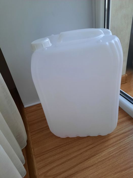 Каністри пластикові 20л. б/у