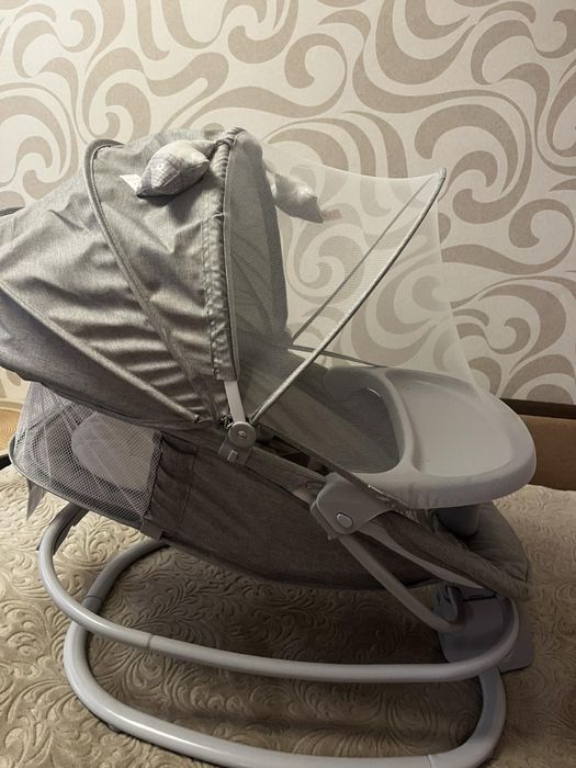 Заколисуючий центр-шезлонг Mastela 4 в 1.