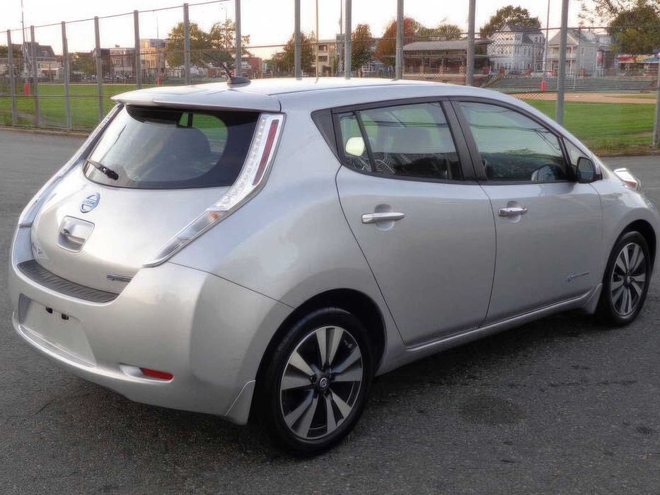 Nissan LEAF SL      2017