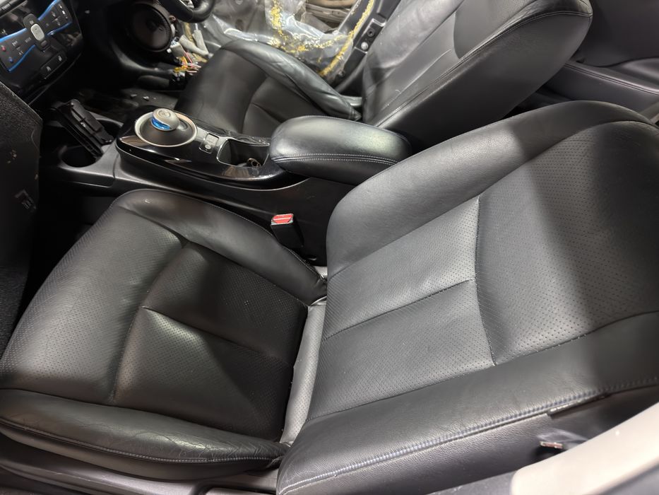 Салон комплект сидінь шкіра підігрів nissan leaf 2011-17 нісан ліф