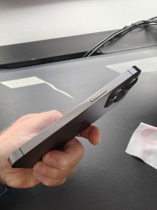 iPhone 13 Pro 256GB Cinzento Grafite — Estado Impecável + Vários Acessórios Extra!
