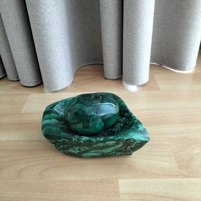 Peça decorativa ovo + base em malaquite genuína do Congo
