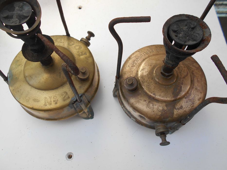 Fogão a petróleo antigo