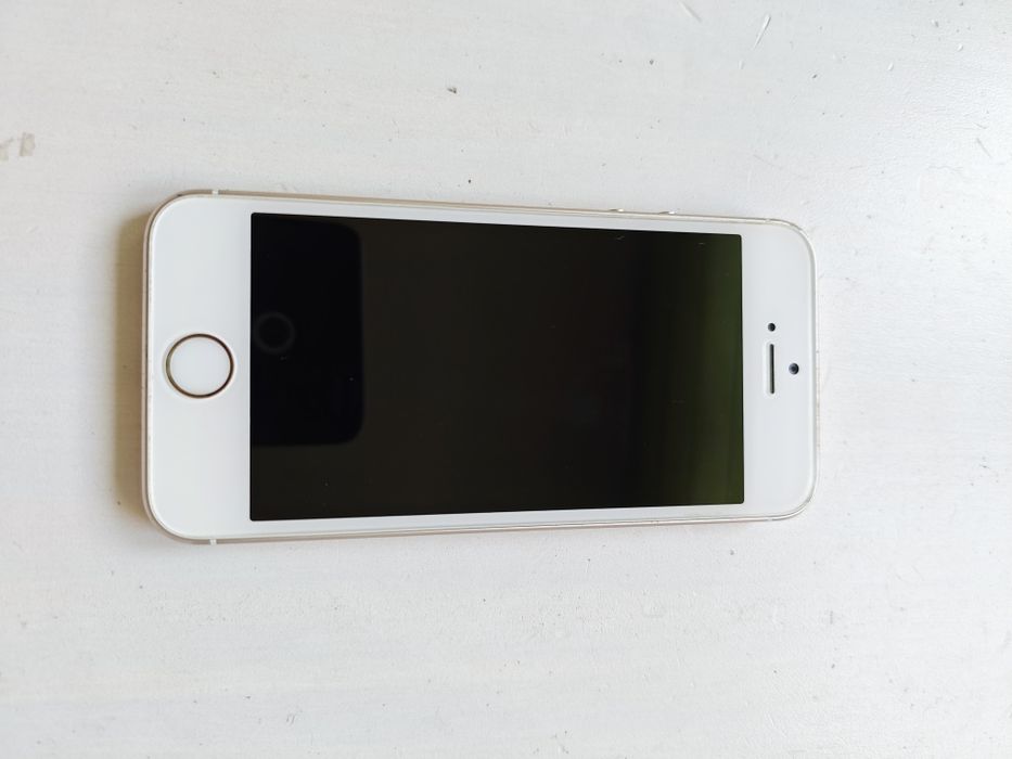 iPhone 5s 16GB złoty + kabel i słuchawki