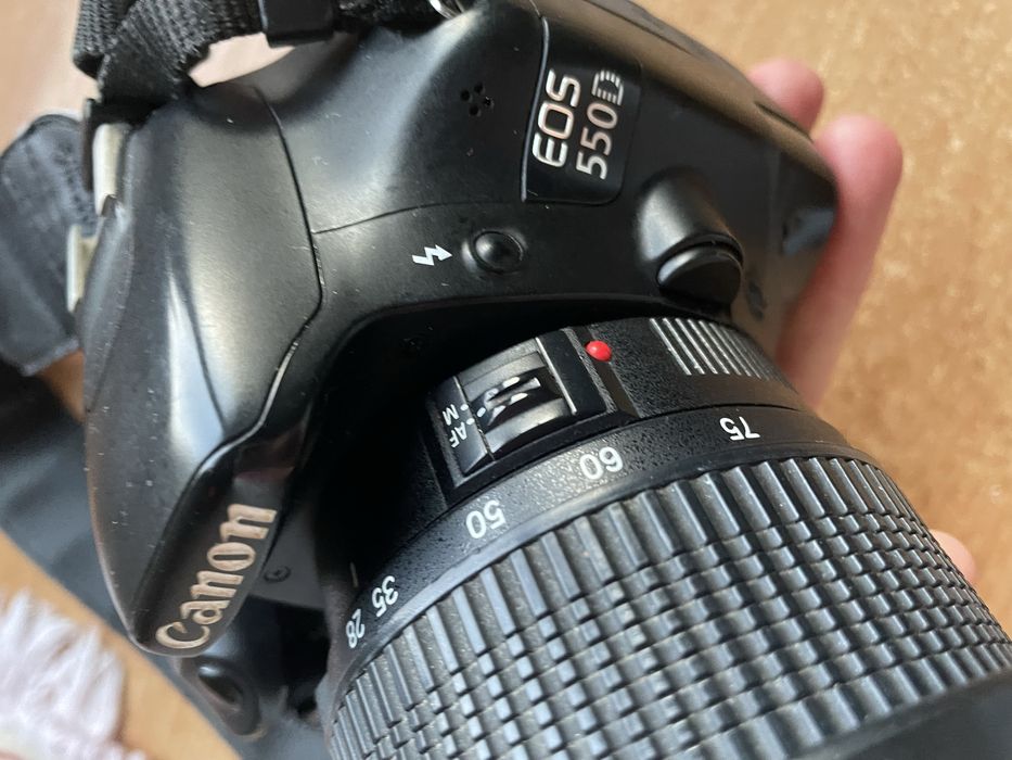 Продам фотоапарат Canon 550 D