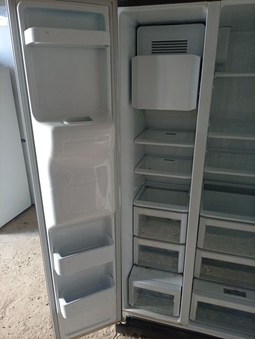 Холодильник Samsung side by side